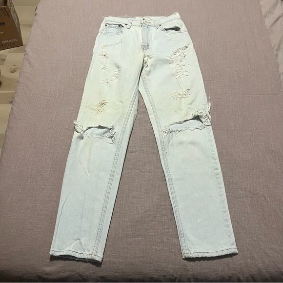 Vintage Levi's 550 Super Distressed Light Wash Relaxed Fit 90 2000 Size 4/6 - Picture 2 of 13